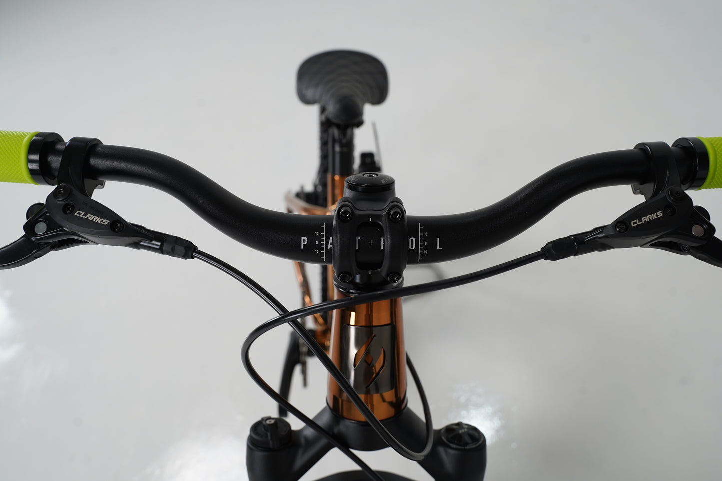 Patrol D-020 Dirt Jump